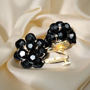 Vintage Vendome Black Beaded Gold Color Screw Clasp Clip On Earrings B12
